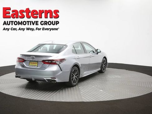 Used 2021 Toyota Camry SE w/ Carpet Mat Package (TMS) FWD image 39