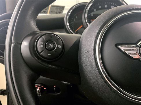 Used 2016 MINI Cooper 4-Door Hardtop image 32