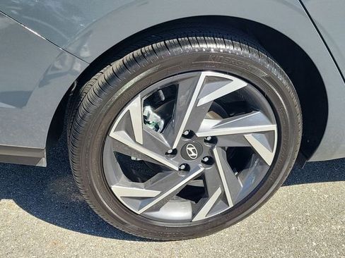 Certified 2025 Hyundai Elantra SEL FWD image 24