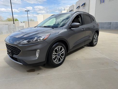 Used 2021 Ford Escape SEL image 3