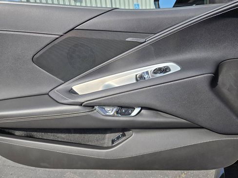 Used 2022 Chevrolet Corvette Stingray Coupe w/ Z51 Performance Package RWD image 17