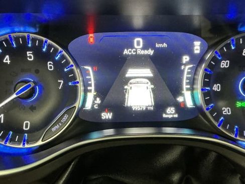 Used 2017 Chrysler Pacifica Limited w/ UConnect Theater Package image 50