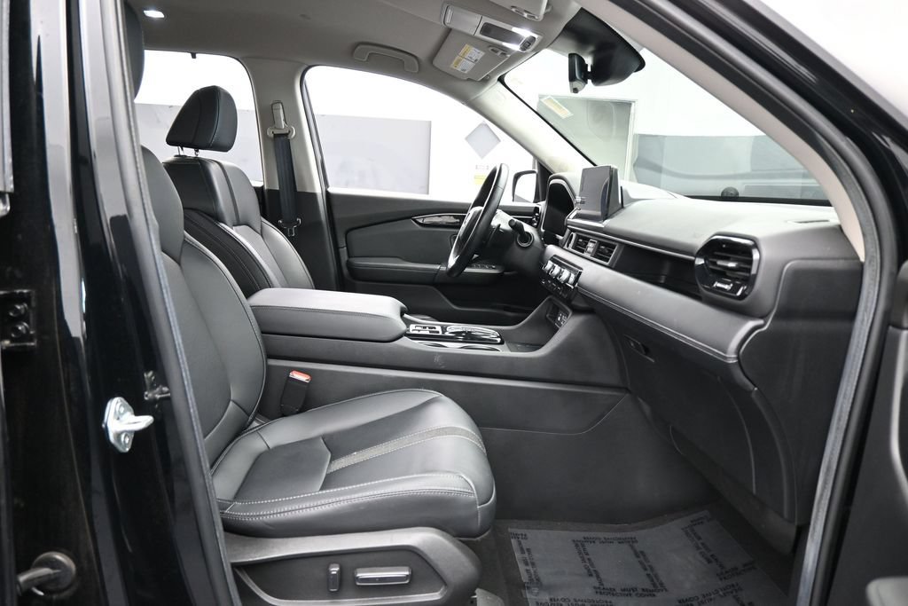 Used 2025 Honda Pilot EX-L image 45