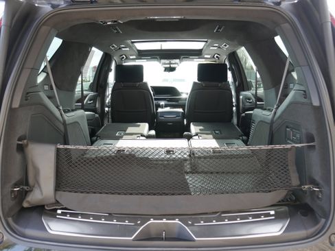 Used 2021 Cadillac Escalade Premium Luxury Platinum w/ Heavy-Duty Trailer Package AWD/4WD image 8