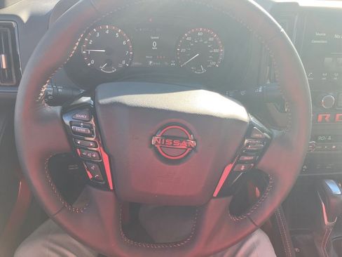 Used 2025 Nissan Frontier PRO-4X image 8