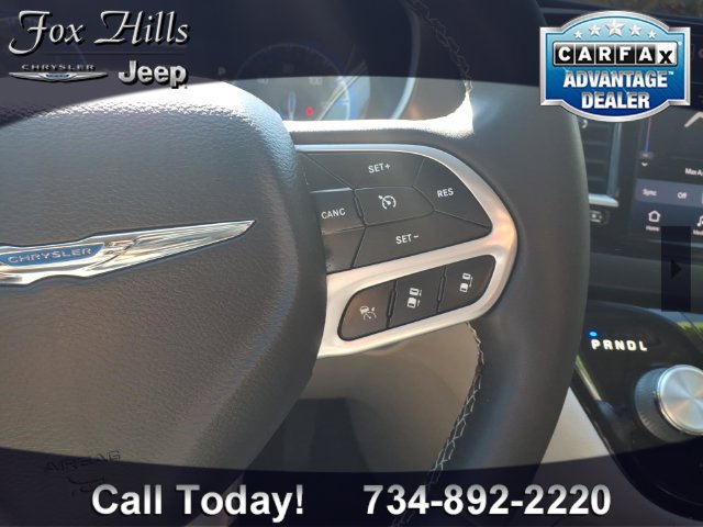 Used 2023 Chrysler Pacifica Touring-L FWD image 19
