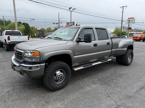 Used 2006 GMC Sierra 3500 SLT w/ Heavy-Duty Power Package AWD/4WD image 1