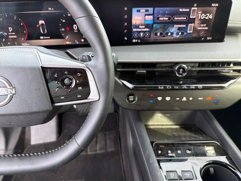 Certified 2025 Nissan Murano SV image 13