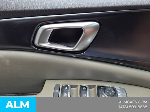 Used 2025 Kia Carnival FWD image 23