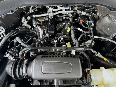 Used 2022 Ford Explorer XLT image 28