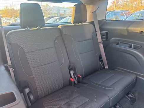 Used 2023 GMC Acadia SLE w/ Driver Convenience Package image 17