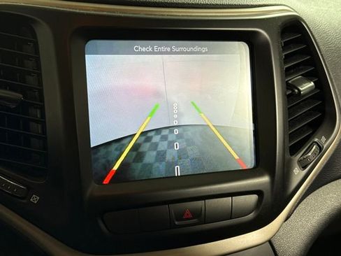 Used 2015 Jeep Cherokee Latitude w/ Comfort/Convenience Group image 24