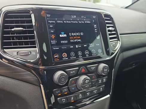 Used 2021 Jeep Grand Cherokee Laredo X AWD/4WD image 25
