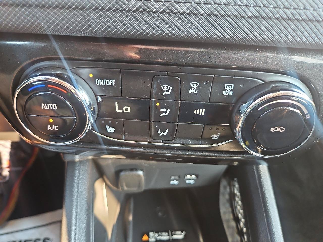 Used 2025 Chevrolet TrailBlazer LT w/ Convenience Package AWD/4WD image 32