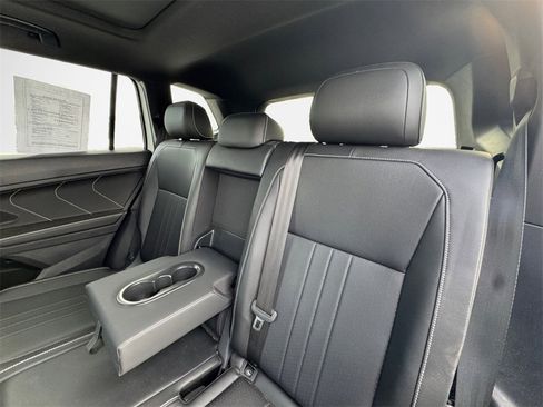 Used 2024 Volkswagen Tiguan SE R-Line image 26