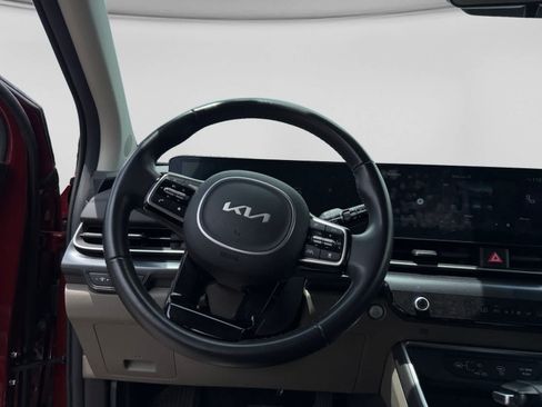 Used 2025 Kia Carnival FWD image 12