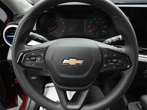 Used 2025 Chevrolet Trax LS image 22