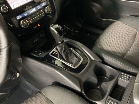 Used 2019 Nissan Rogue SV w/ Premium Package FWD image 19