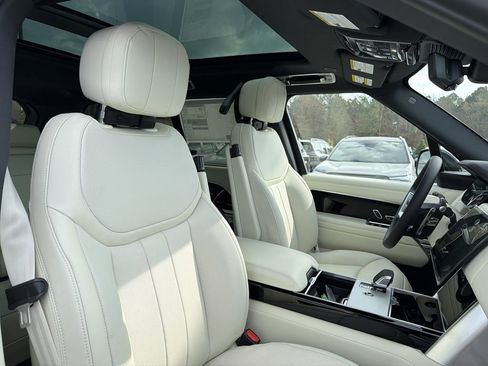 New 2026 Land Rover Range Rover SE image 16