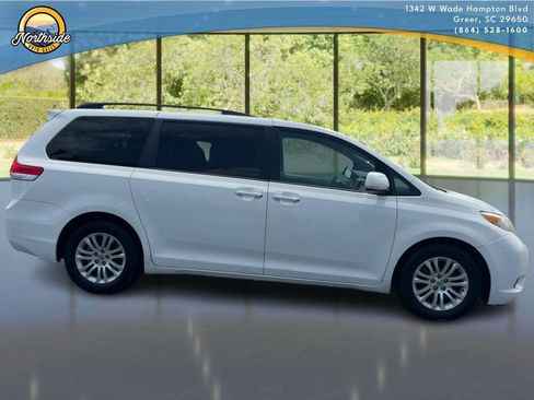 Used 2014 Toyota Sienna XLE w/ XLE Premium Package FWD image 27
