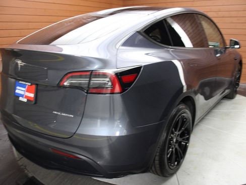 Used 2023 Tesla Model Y Long Range image 10