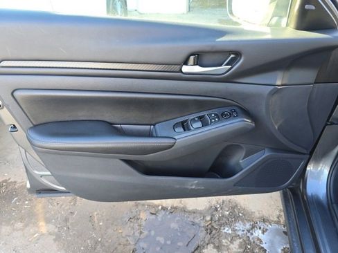 Used 2024 Nissan Altima 2.5 SV image 21