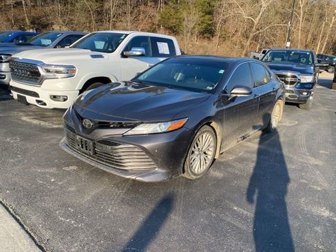 Used 2018 Toyota Camry XLE w/ Audio Package image 2