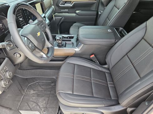 New 2026 Chevrolet Silverado 1500 High Country AWD/4WD image 9
