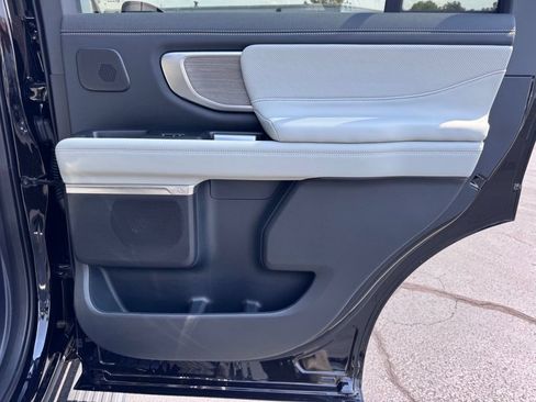 Used 2025 Ford Expedition Platinum w/ Platinum Ultimate Package AWD/4WD image 30