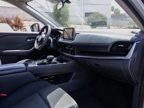 Used 2021 Nissan Rogue SV FWD image 19