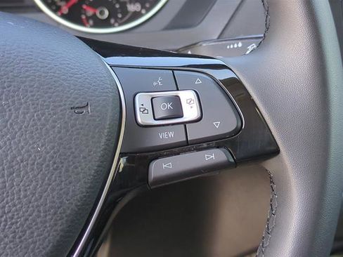 Used 2020 Volkswagen Tiguan SE image 43