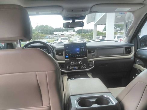 Used 2024 Ford Expedition Max Limited AWD/4WD image 2