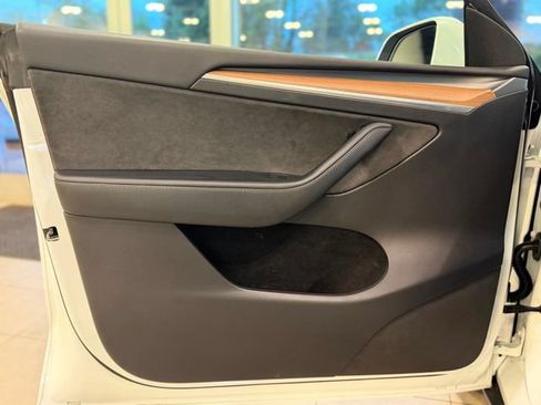 Used 2023 Tesla Model Y AWD image 18