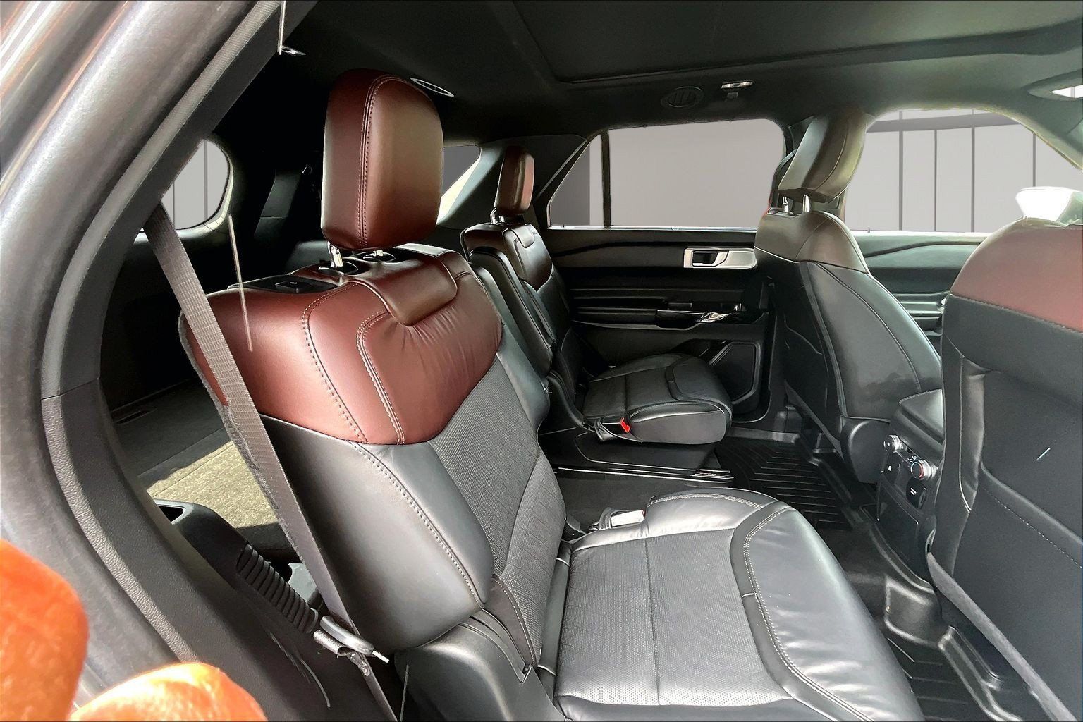 Used 2022 Ford Explorer Platinum w/ Equipment Group 601A RWD image 27