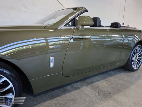 Used 2021 Rolls-Royce Dawn RWD image 11