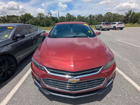 Used 2017 Chevrolet Malibu LT FWD image 2