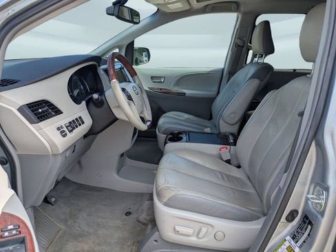 Used 2014 Toyota Sienna Limited w/ Limited Premium Package FWD image 22