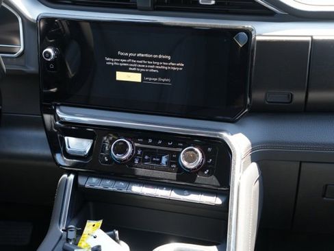 New 2025 GMC Sierra 2500 Denali w/ Denali Reserve Package image 11