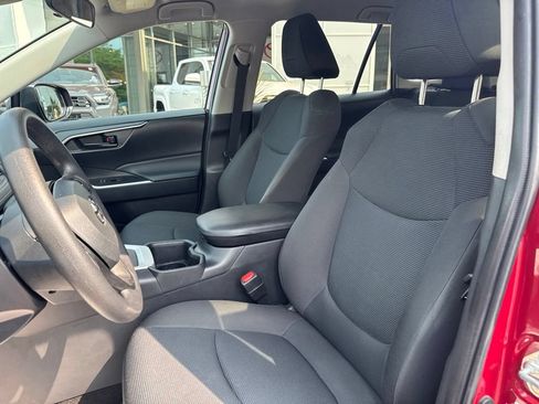 Used 2023 Toyota RAV4 LE AWD/4WD image 12