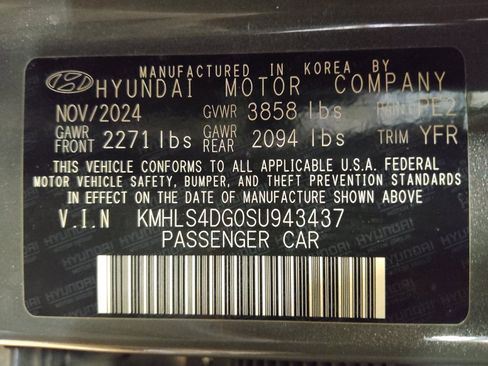 Used 2025 Hyundai Elantra SEL FWD image 33