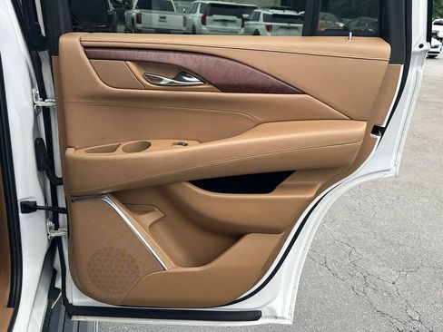 Used 2016 Cadillac Escalade Platinum AWD/4WD image 16