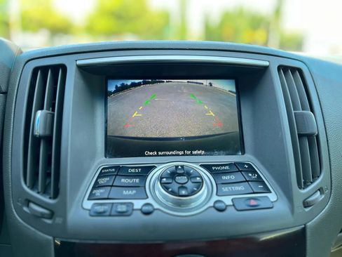 Used 2011 INFINITI G37 Journey w/ Premium Pkg image 17