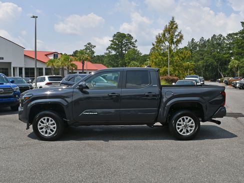Certified 2025 Toyota Tacoma SR5 AWD/4WD image 2