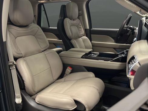 Used 2024 Lincoln Navigator Reserve AWD/4WD image 25