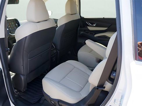 Used 2024 Subaru Ascent Limited image 7