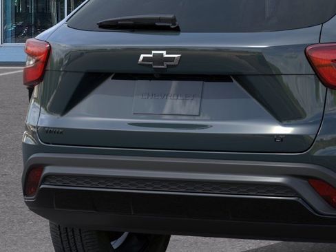 New 2026 Chevrolet Trax LT w/ Midnight Edition FWD image 14