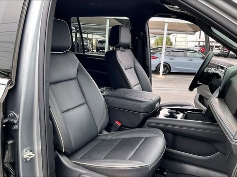 Used 2025 Chevrolet Suburban Premier AWD/4WD image 10