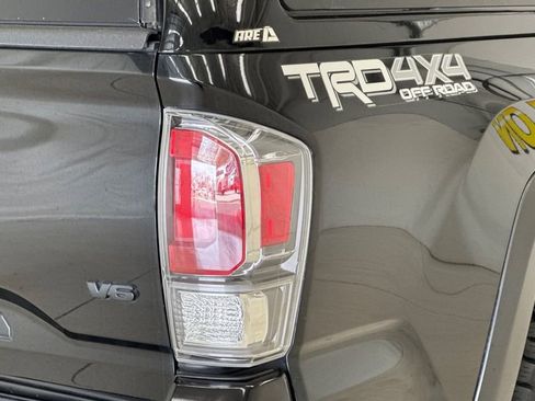 Used 2021 Toyota Tacoma TRD Off-Road w/ TRD Premium Off Road Package image 26