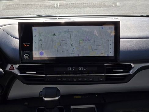 Used 2025 Toyota Sienna XLE w/ XLE Plus Package FWD image 15