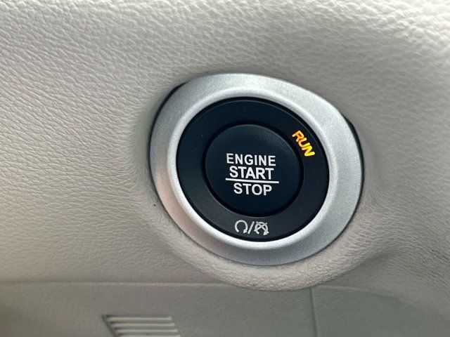 Used 2017 Chrysler Pacifica LX FWD image 31